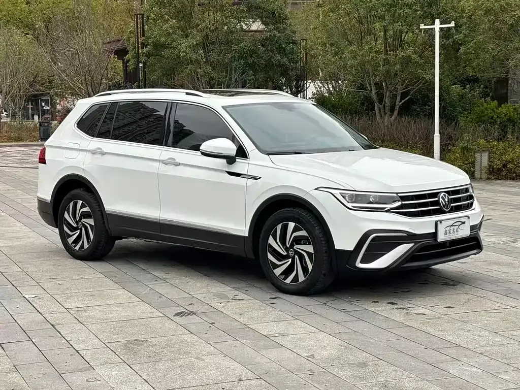 Volkswagen Tiguan L — фото 6