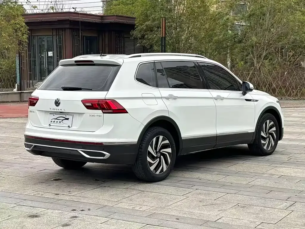 Volkswagen Tiguan L — фото 9