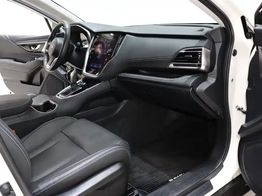 Subaru Outback — фото 5