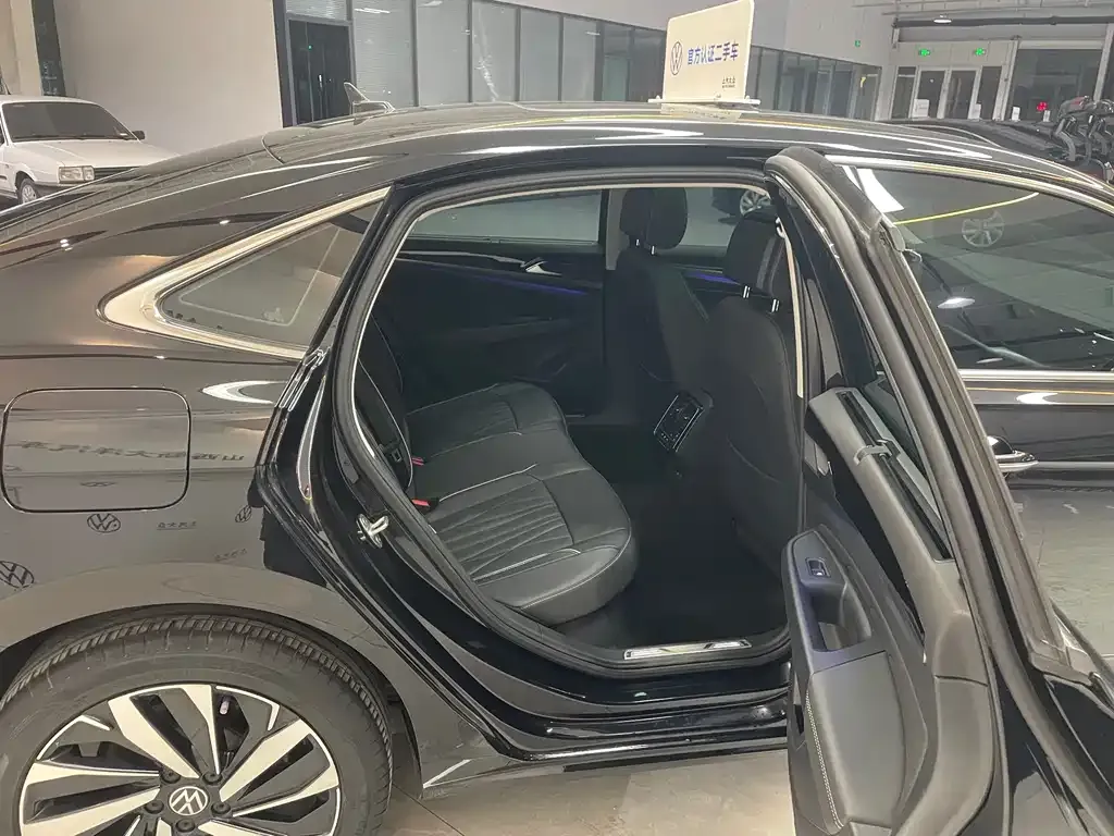 Volkswagen Passat — фото 5