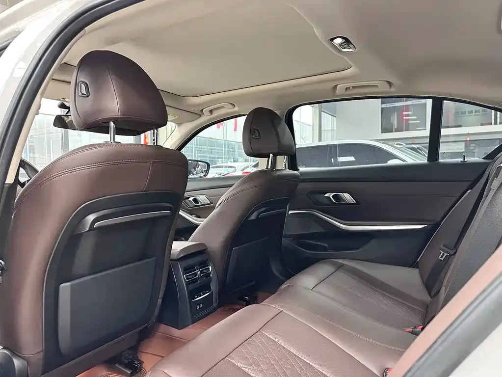 BMW 3 Series 2023 из CN, фото 5