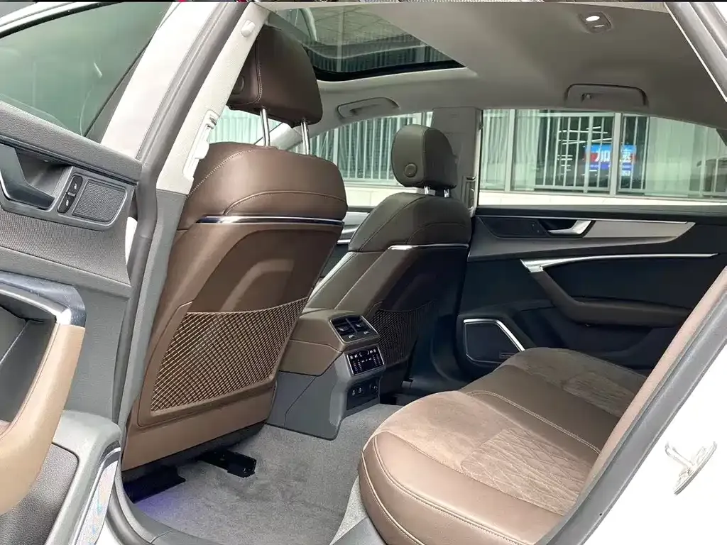 Audi A7L 2024 из CN, фото 2