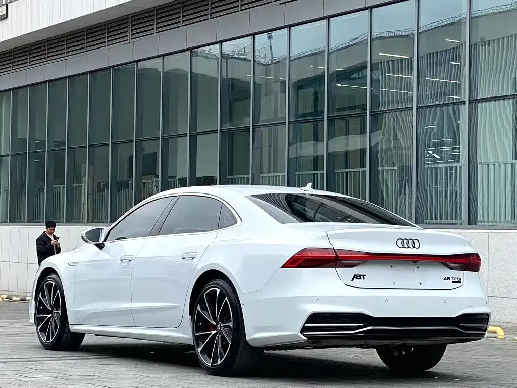 Audi A7L 2024 из CN, фото 8
