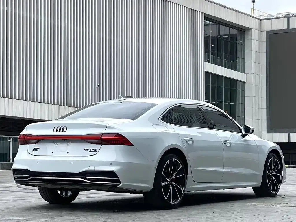 Audi A7L 2024 из CN, фото 9