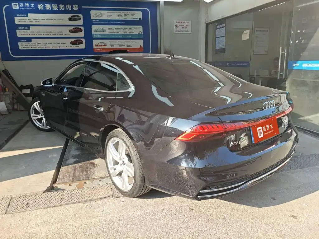 Audi A7L — фото 7