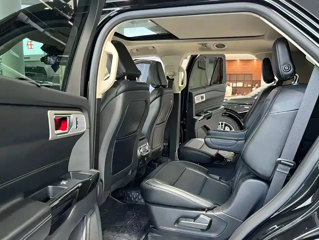 Ford Explorer 2023 из CN, фото 10