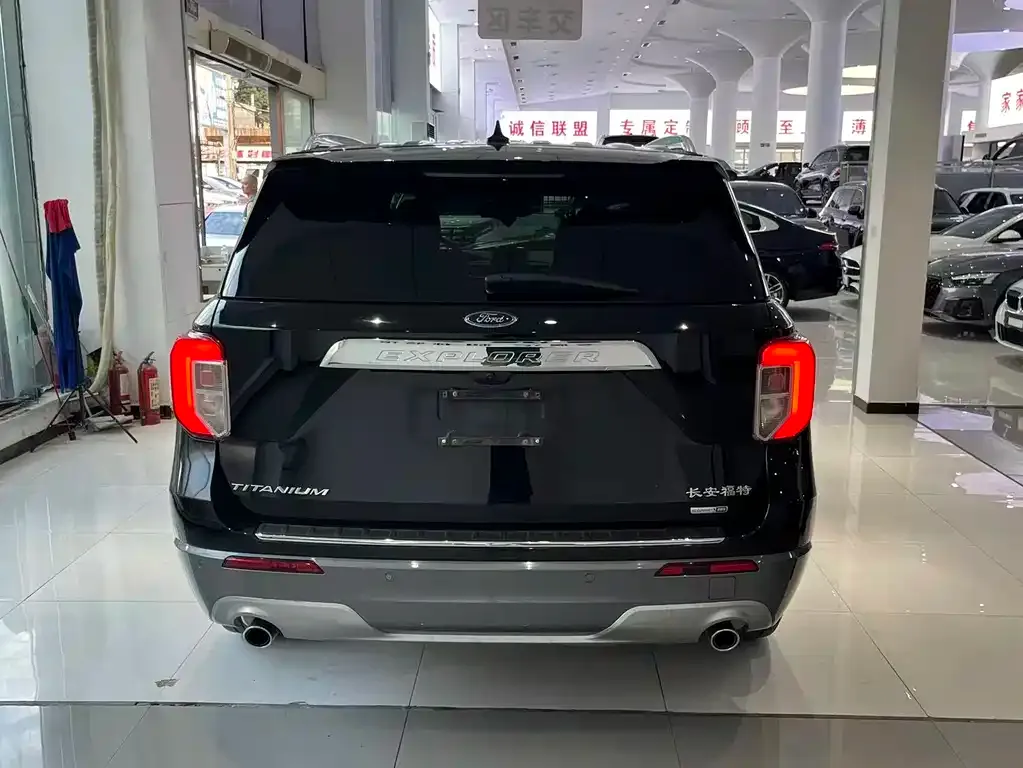 Ford Explorer 2023 из CN, фото 8
