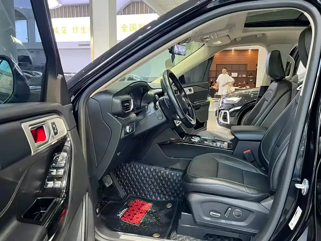 Ford Explorer 2023 из CN, фото 4