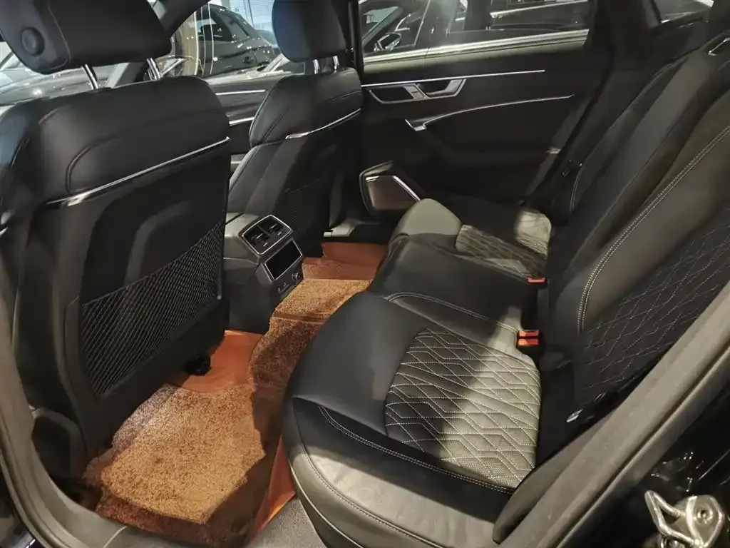 Audi A6L 2023 из CN, фото 3