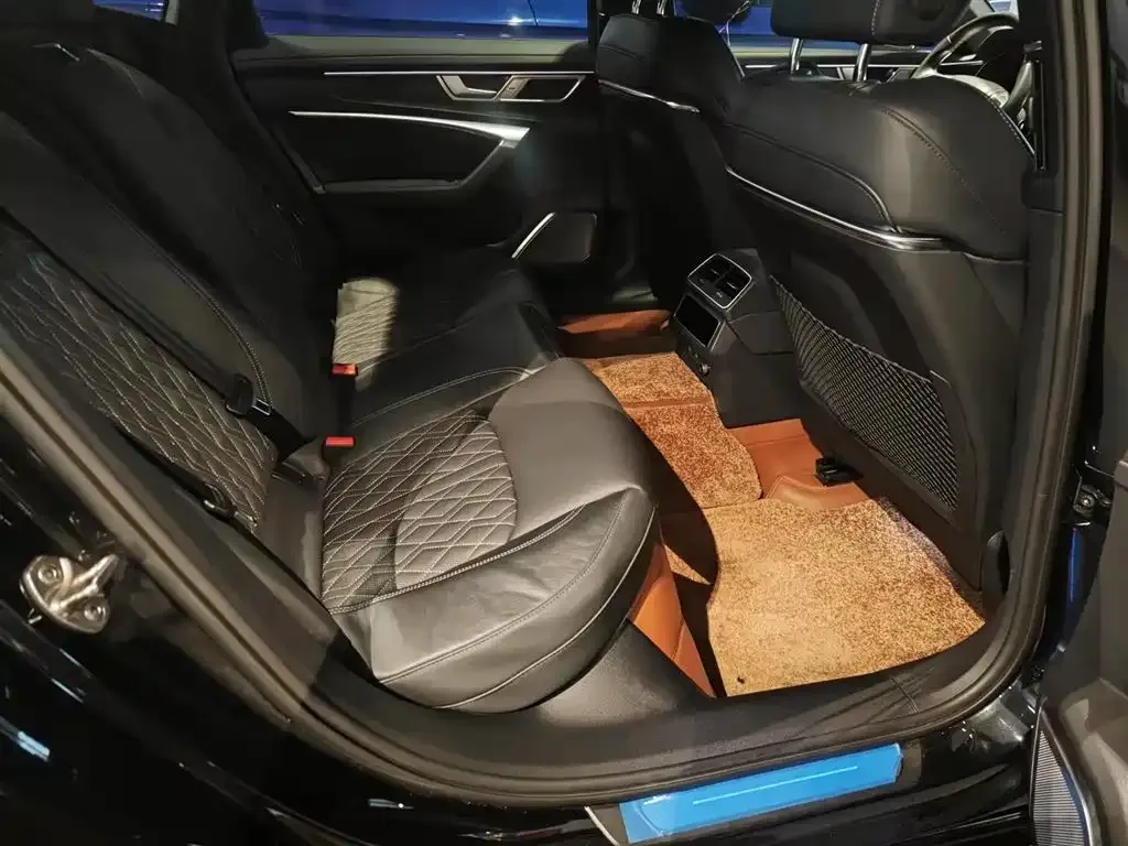 Audi A6L 2023 из CN, фото 4