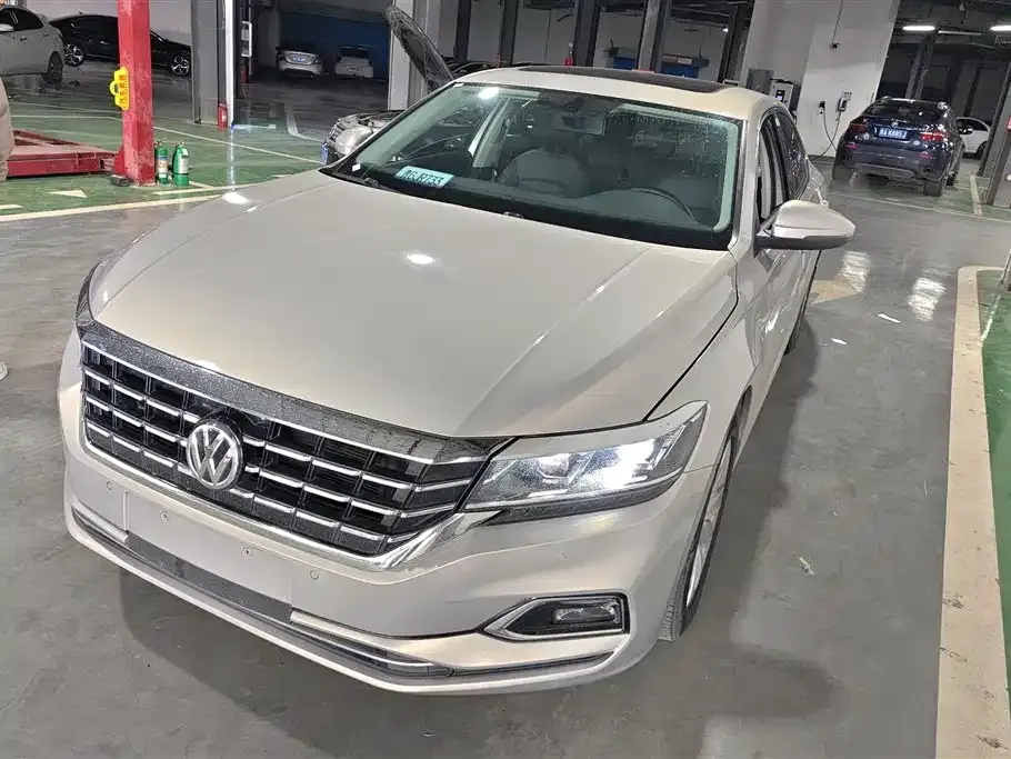 Volkswagen Passat — фото 1