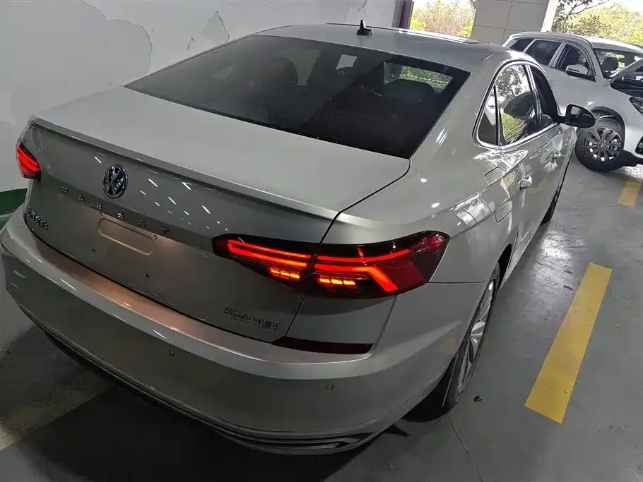 Volkswagen Passat — фото 4