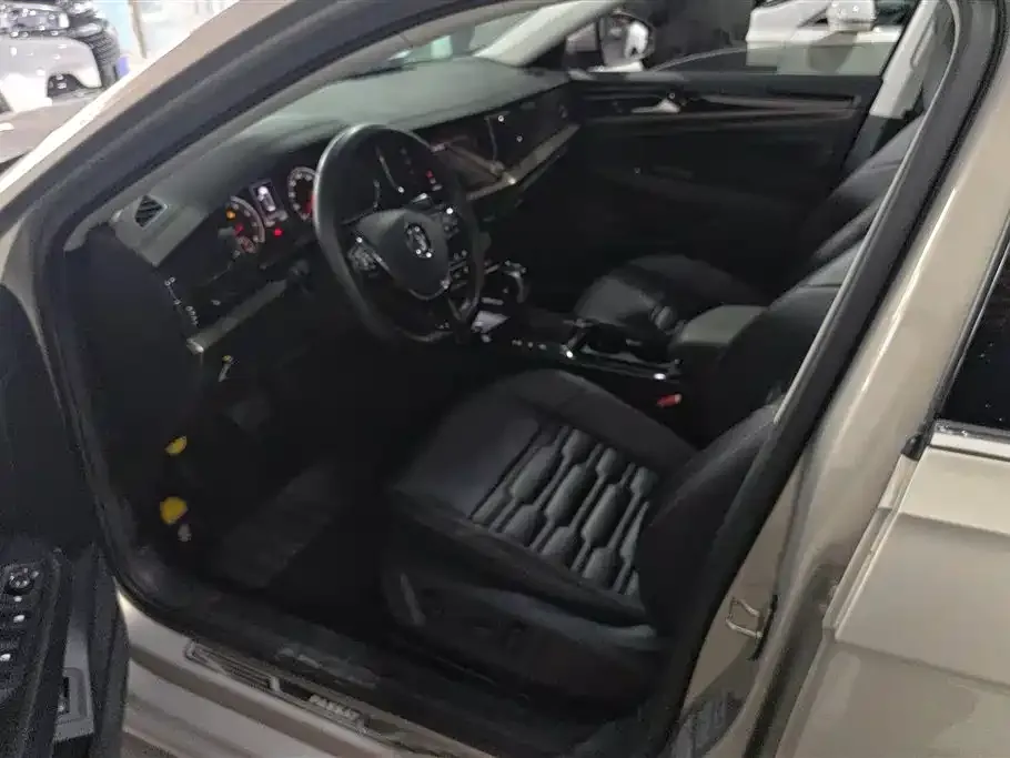 Volkswagen Passat — фото 10