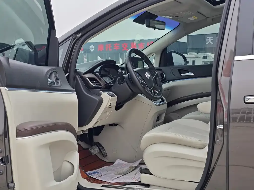Buick GL8 2021 из CN, фото 2
