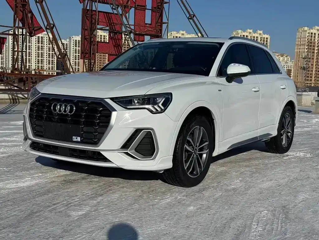 Audi Q3 — фото 1