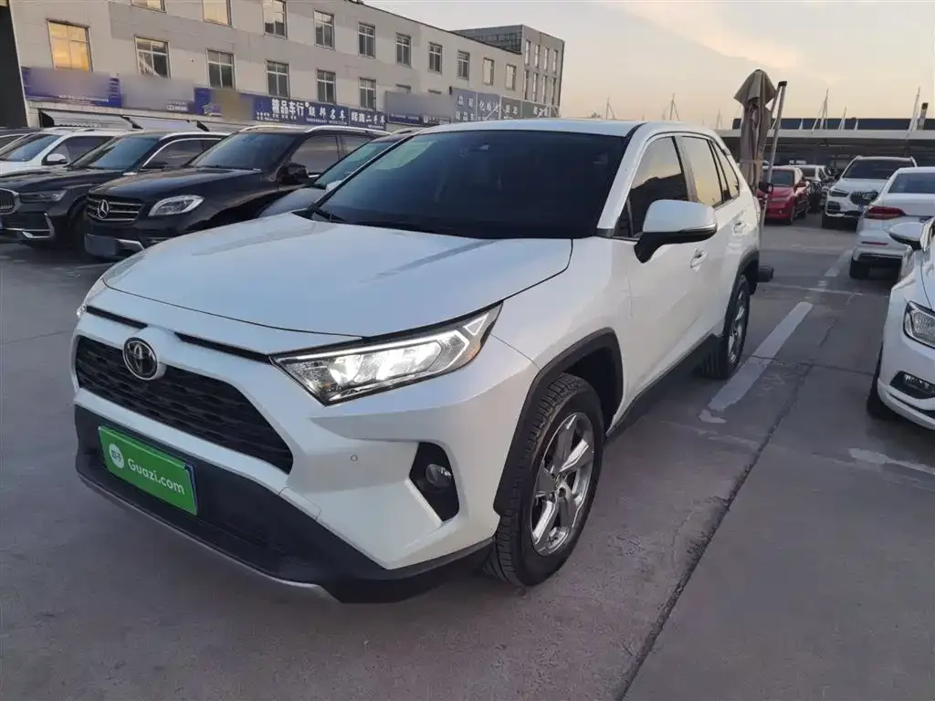 Toyota RAV4 — фото 10