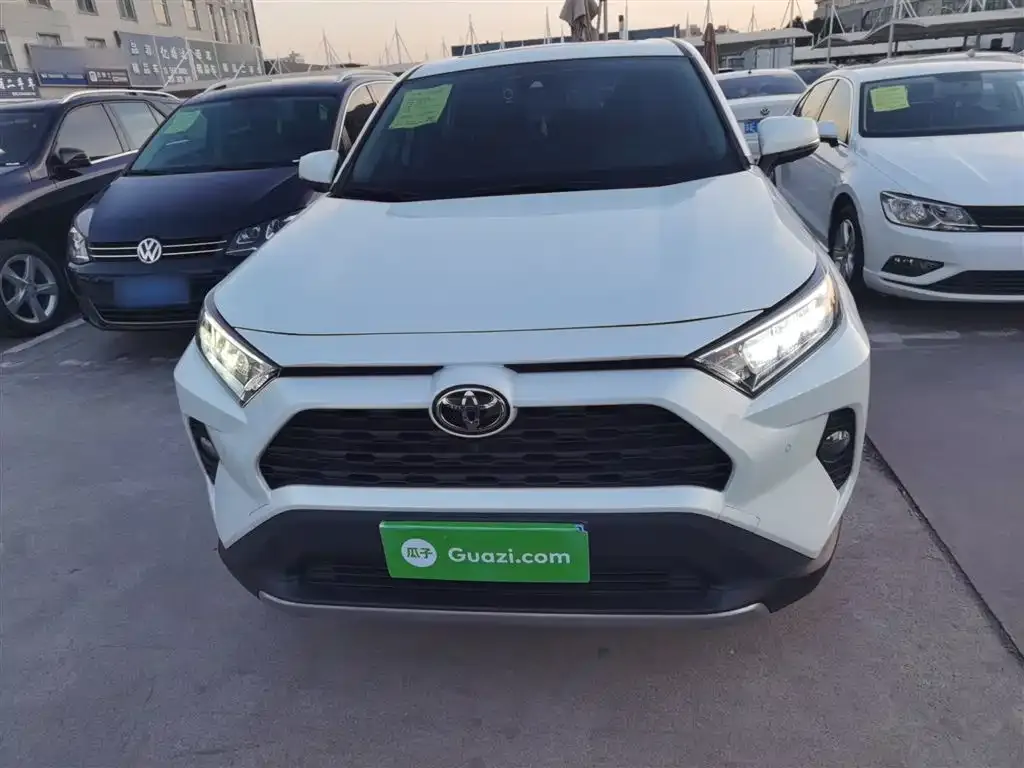 Toyota RAV4 — фото 4