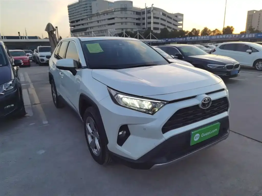 Toyota RAV4 — фото 2