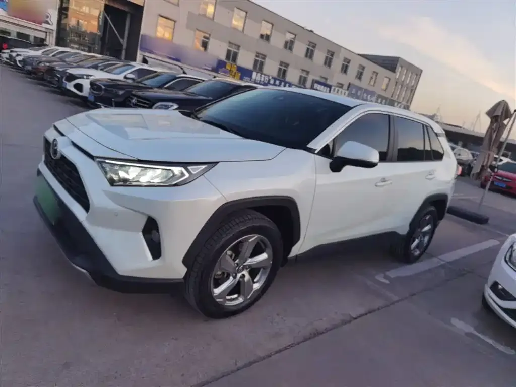 Toyota RAV4 — фото 6