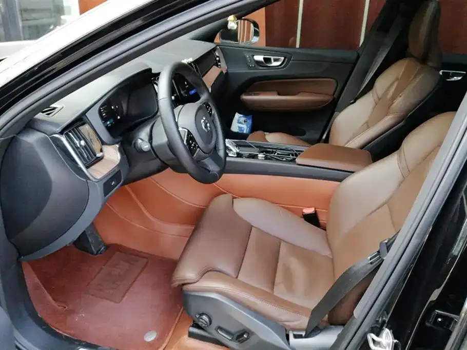 Volvo XC60 2022 из CN, фото 10