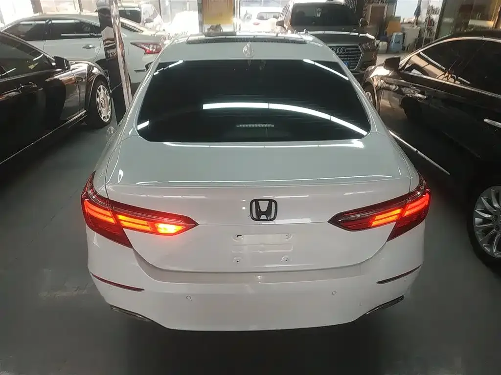 Honda Inspire — фото 6