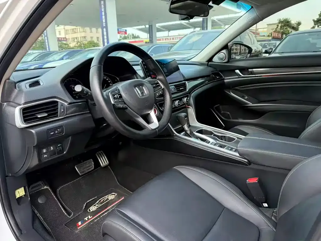 Honda Accord — фото 10