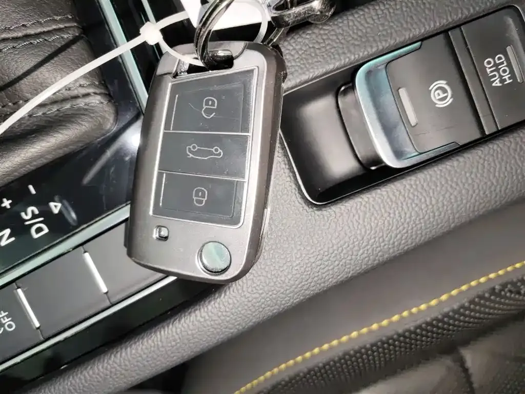 Volkswagen CC 2024 из CN, фото 9