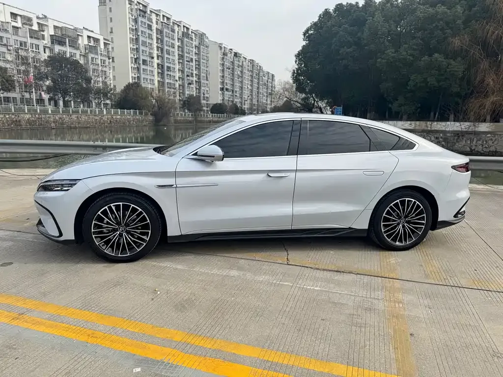 BYD Han — фото 10