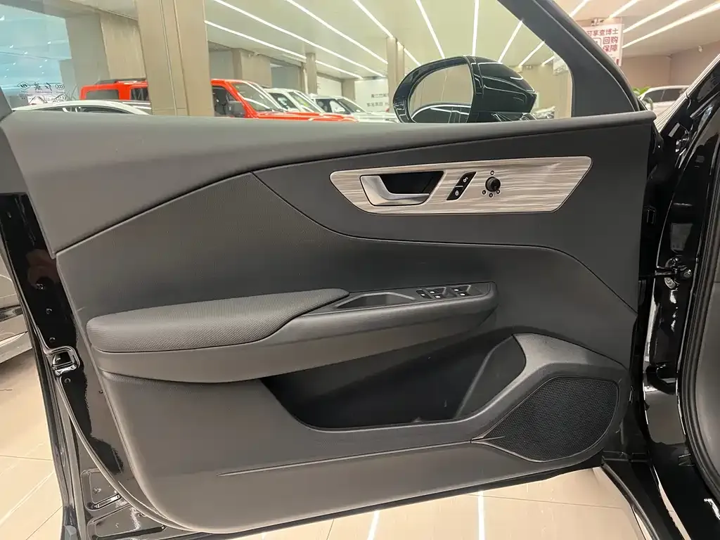 Hongqi E-QM5 2024 из CN, фото 7