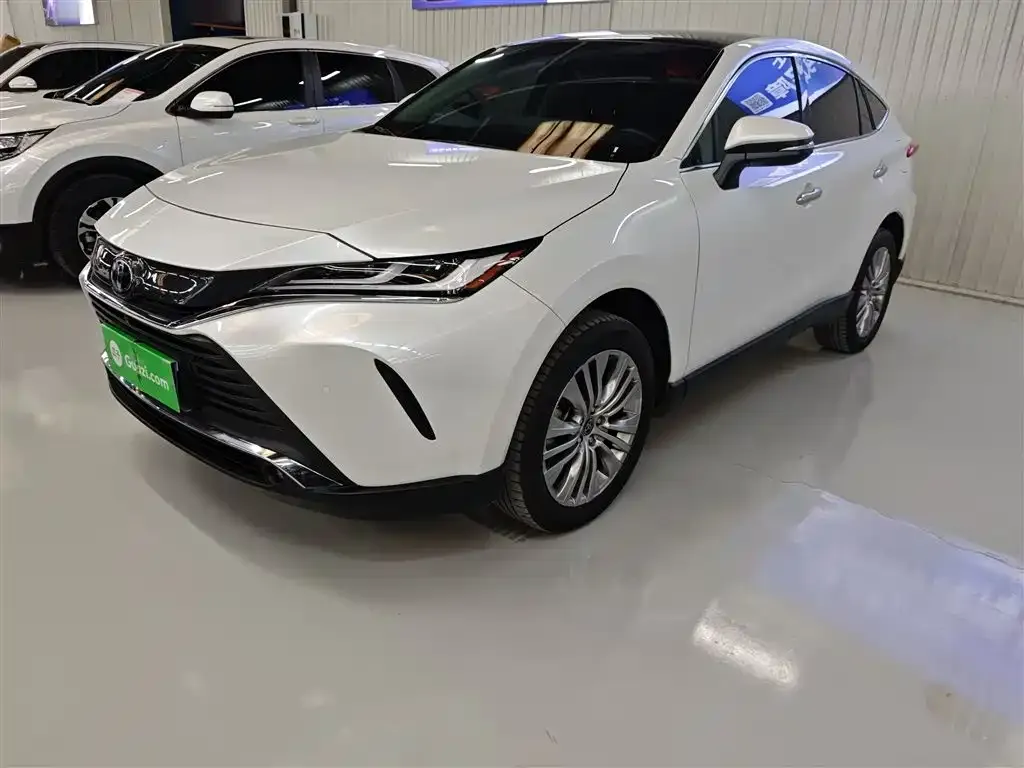 Toyota Harrier — фото 1