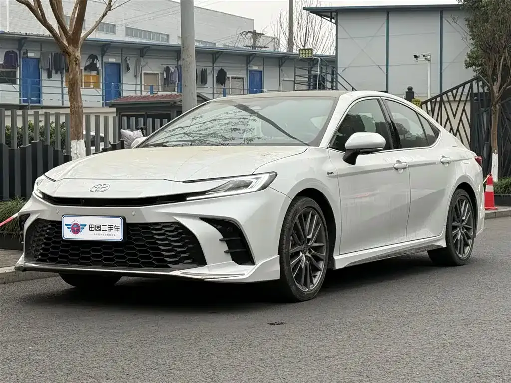 Toyota Camry 2024 из CN, фото 1