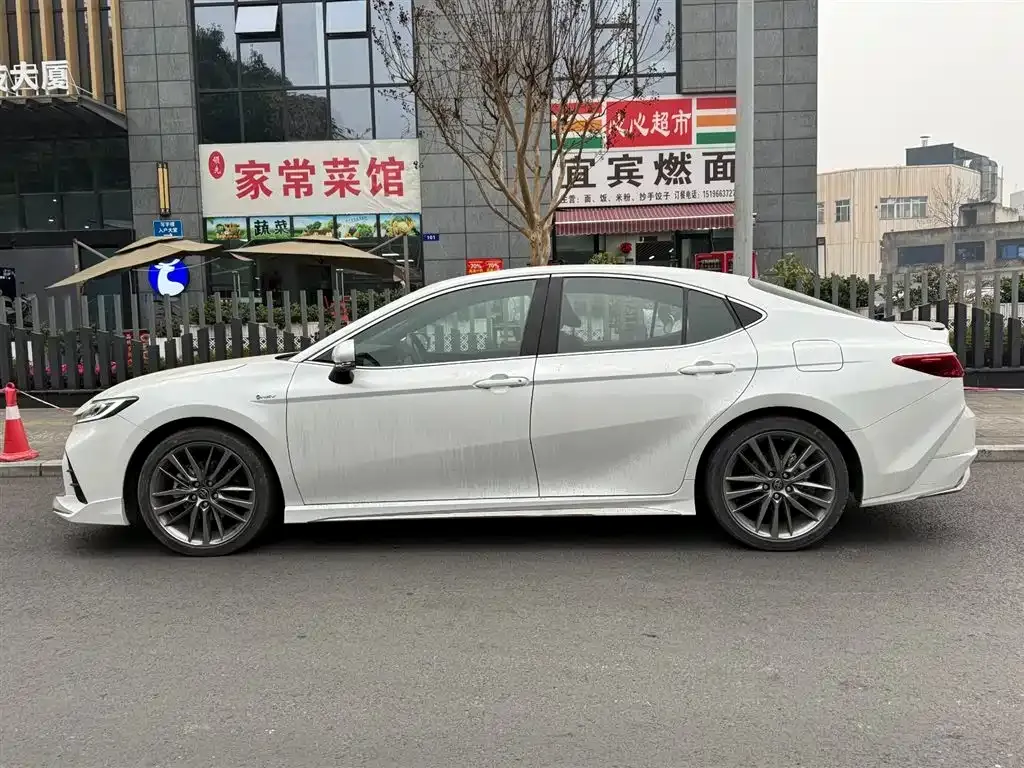 Toyota Camry 2024 из CN, фото 2