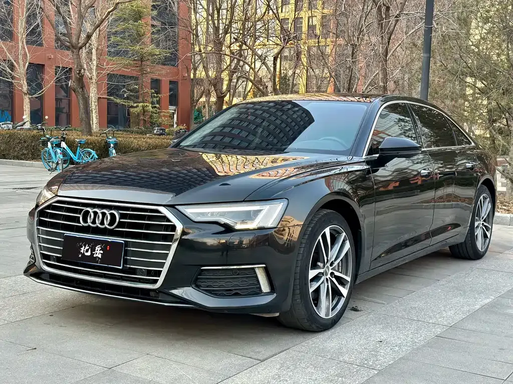 Audi A6L — фото 1