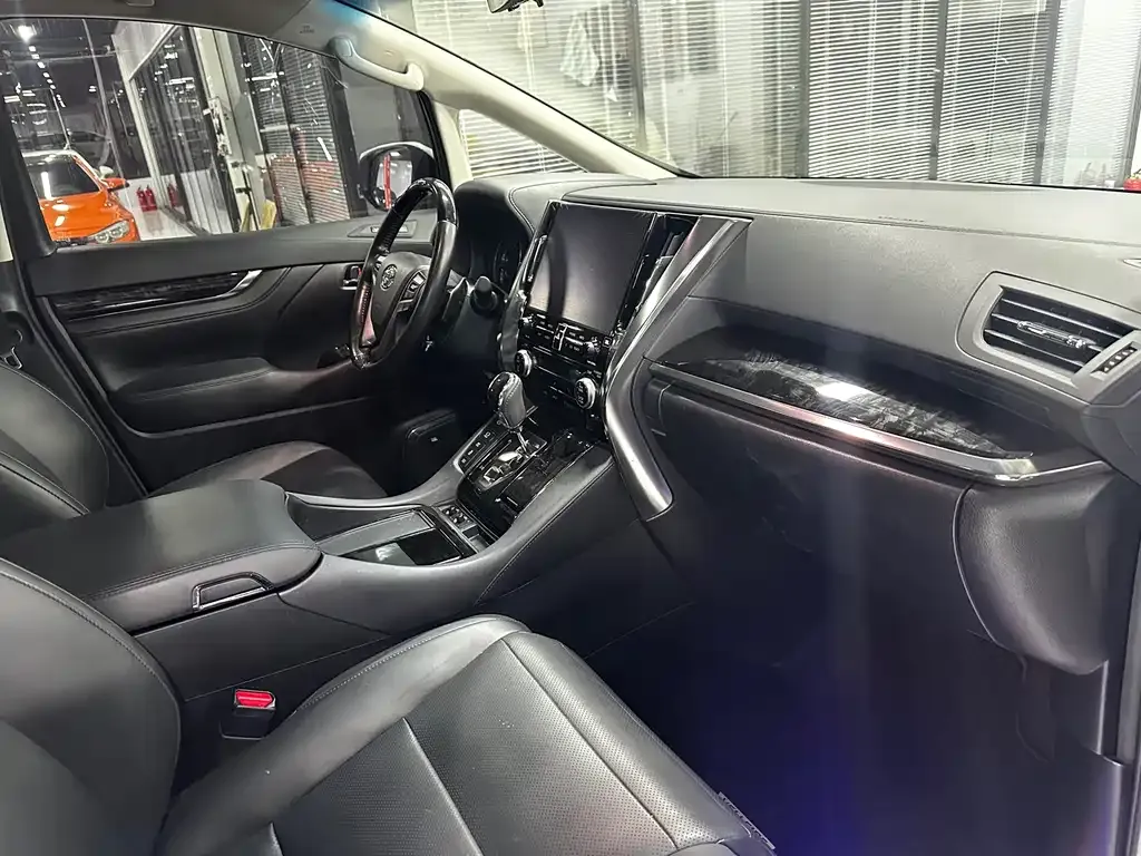 Toyota Vellfire 2023 из CN, фото 4