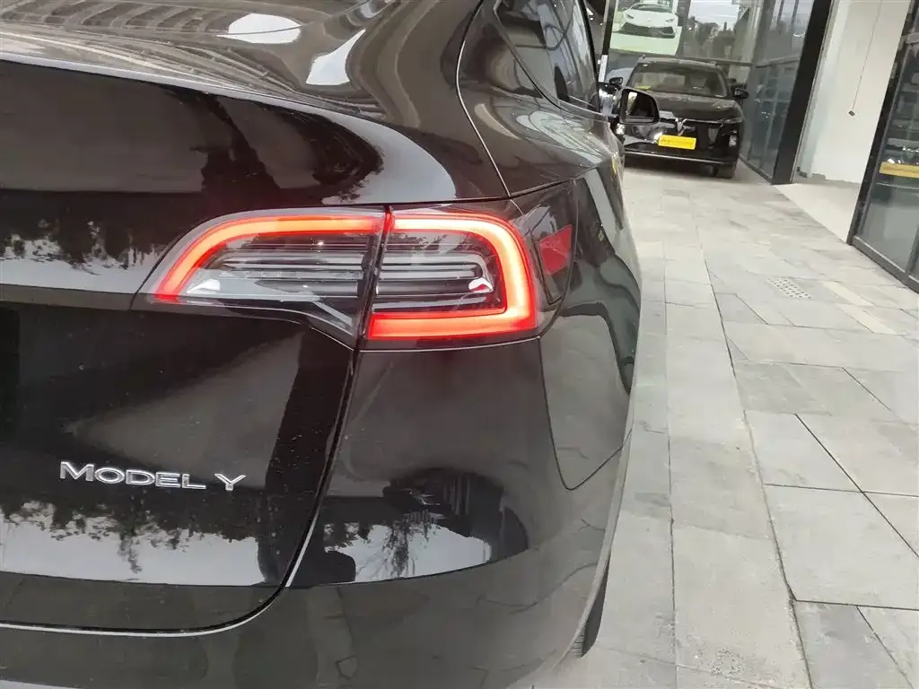 Tesla Model Y 2023 из CN, фото 2