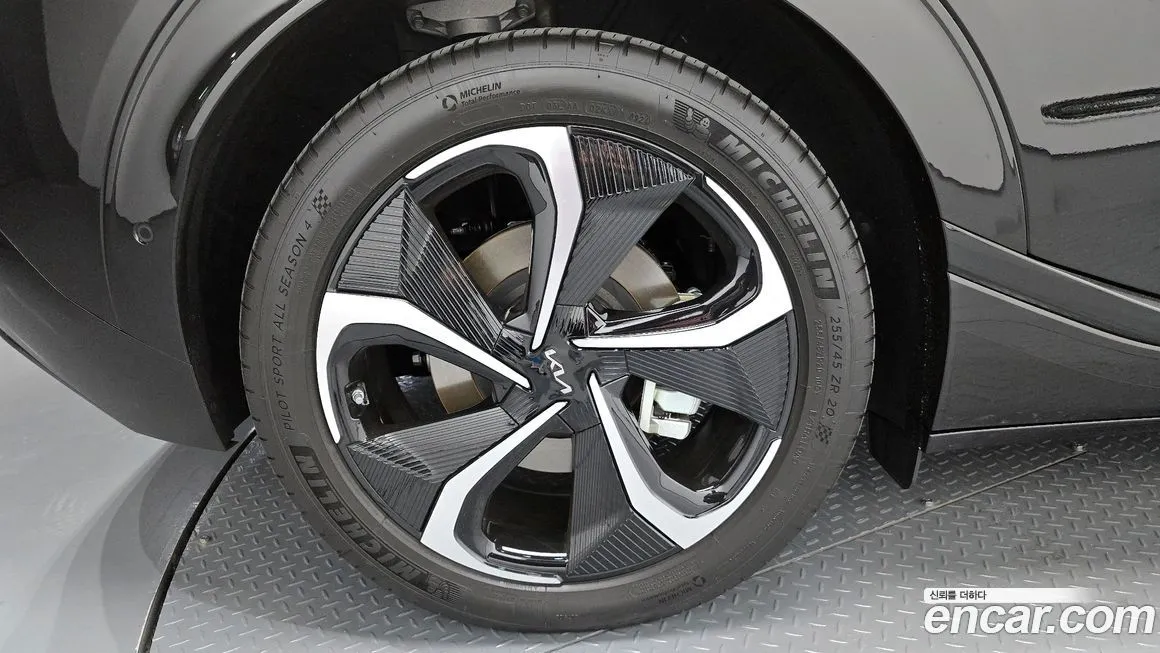 Kia EV6 — фото 8