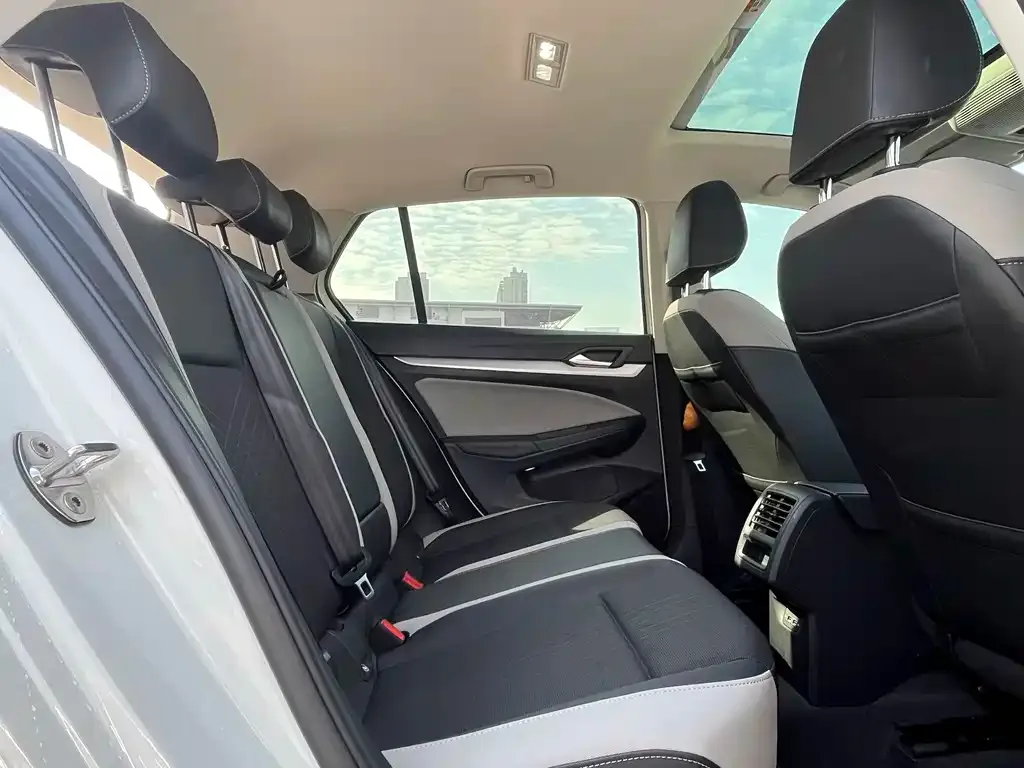 Volkswagen Golf 2022 из CN, фото 6