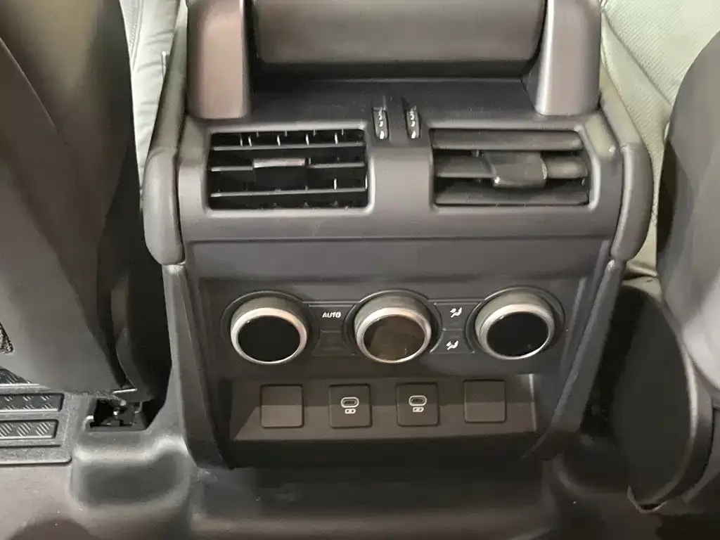 Land Rover Defender 2024 из CN, фото 7