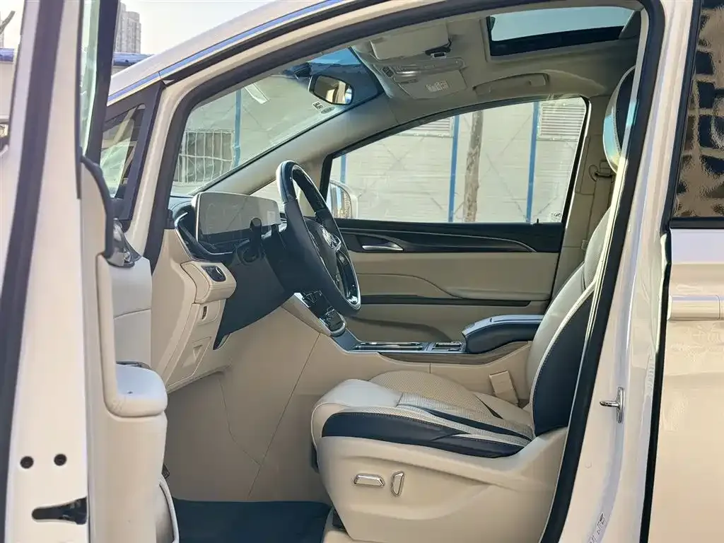 Buick GL8 2021 из CN, фото 2