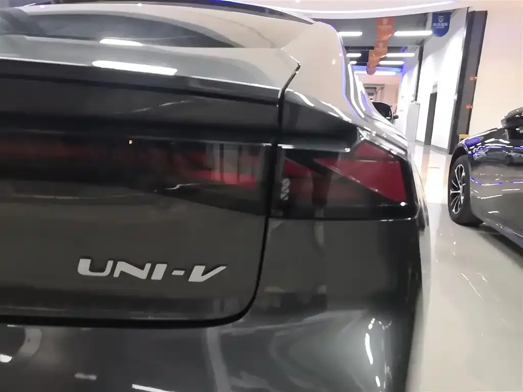 Changan UNI-V iDD 2023 из CN, фото 2