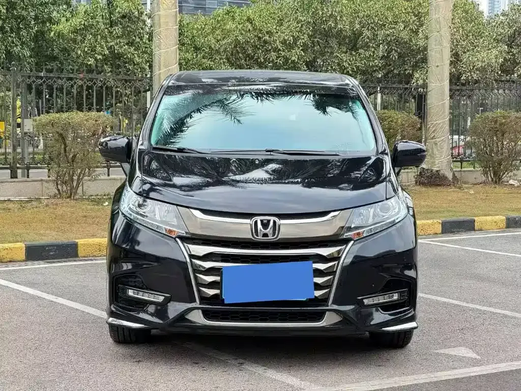 Honda Odyssey — фото 1