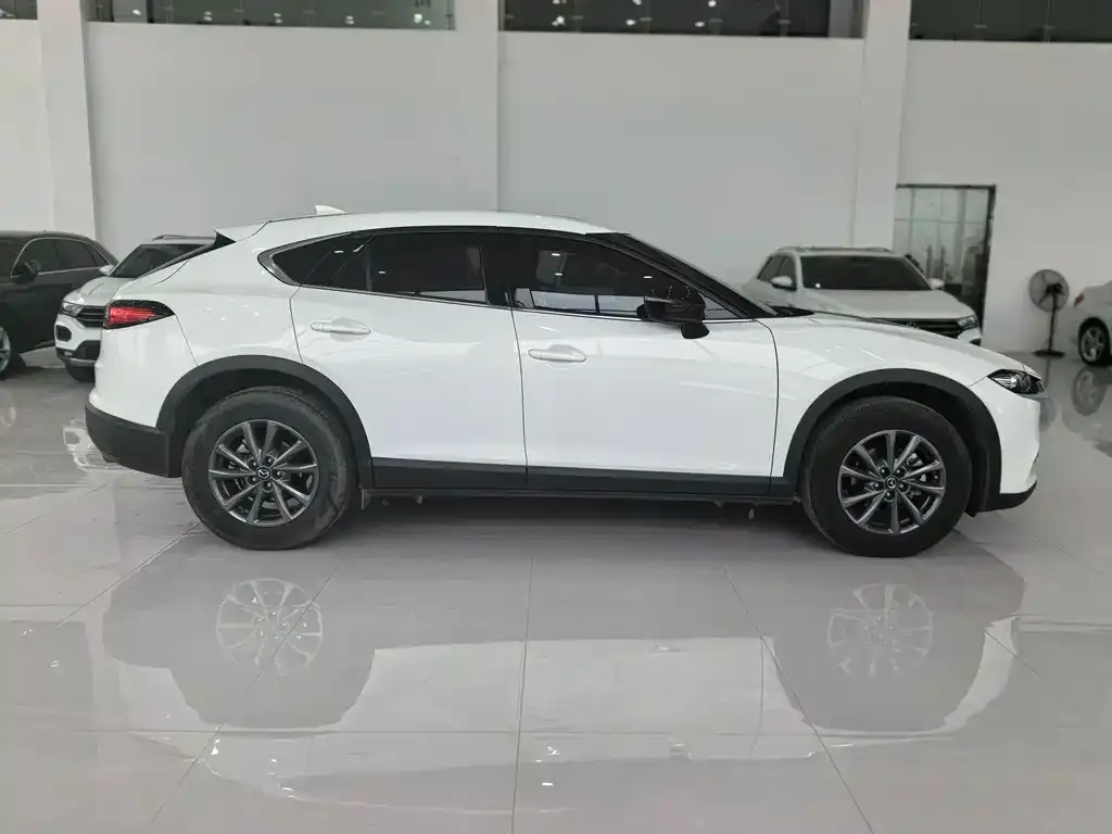 Mazda CX-4 2023 из CN, фото 3