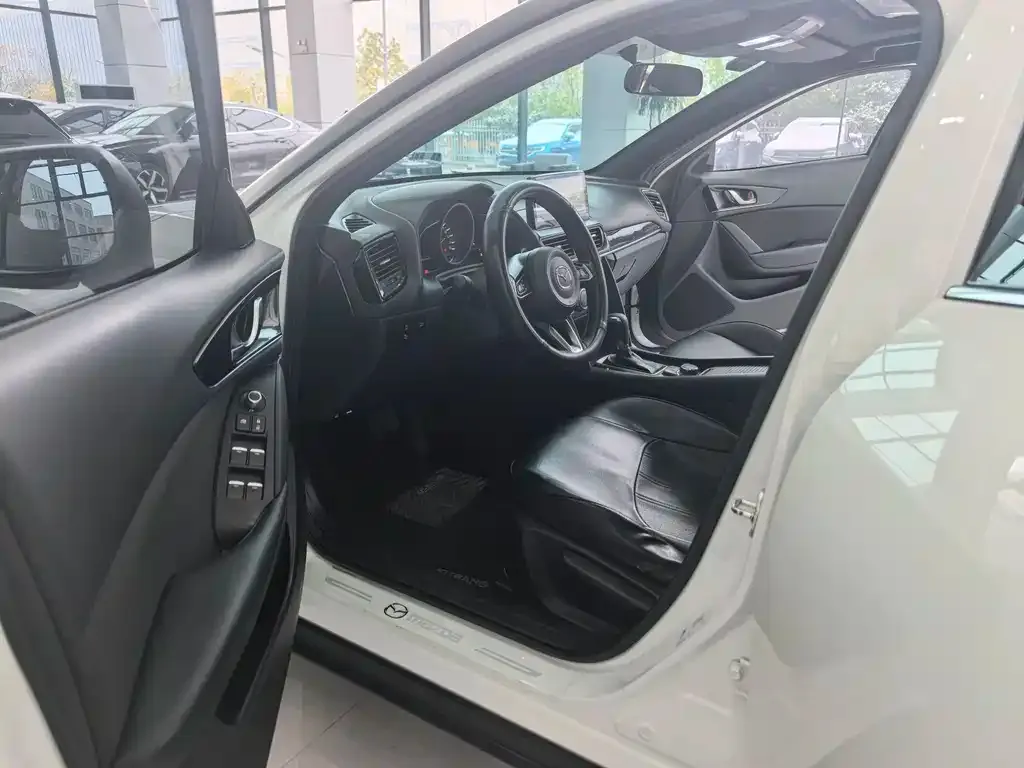 Mazda CX-4 2023 из CN, фото 8