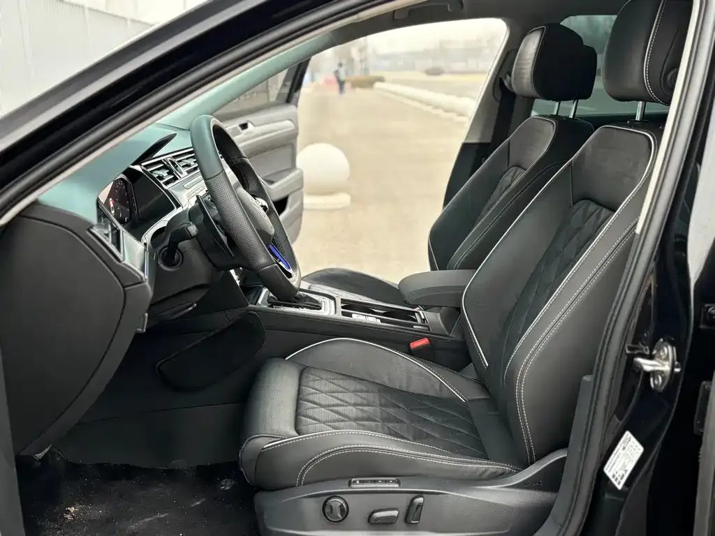 Volkswagen Magotan GTE PHEV 2022 из CN, фото 5