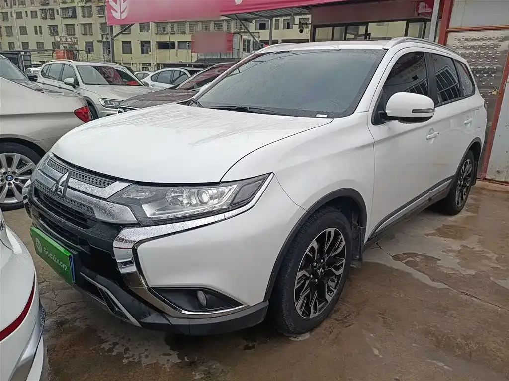 Mitsubishi Outlander 2021 из CN, фото 2