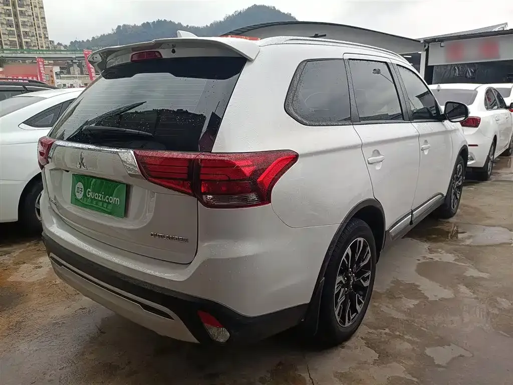 Mitsubishi Outlander 2021 из CN, фото 7