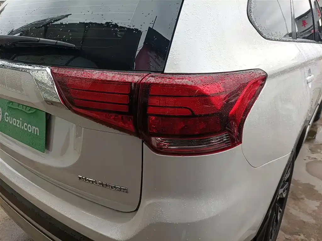 Mitsubishi Outlander 2021 из CN, фото 8
