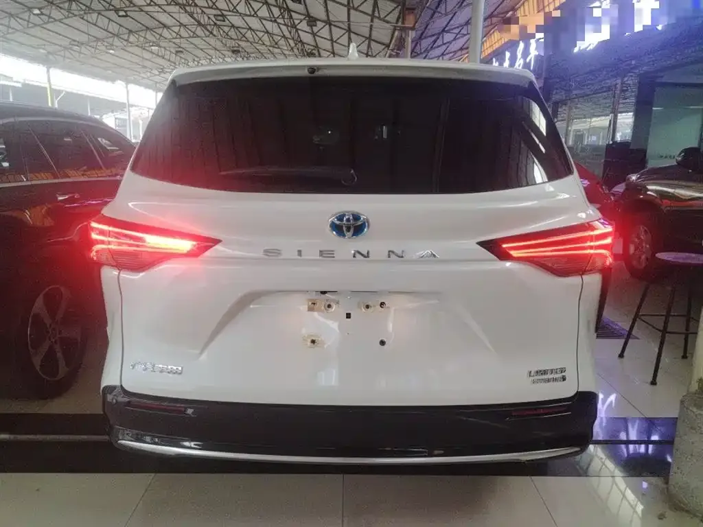 Toyota Sienna 2024 из CN, фото 4