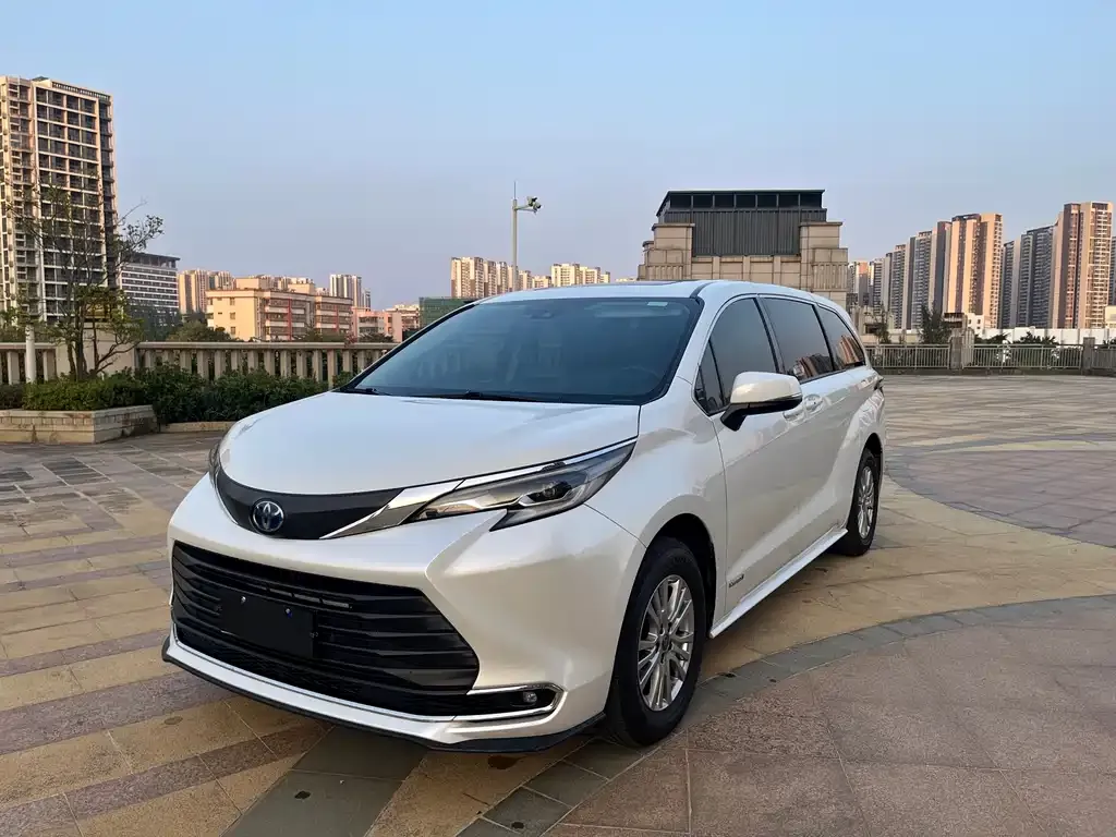 Toyota Sienna 2022 из CN, фото 1