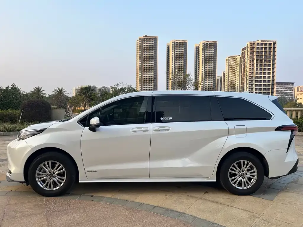Toyota Sienna 2022 из CN, фото 9